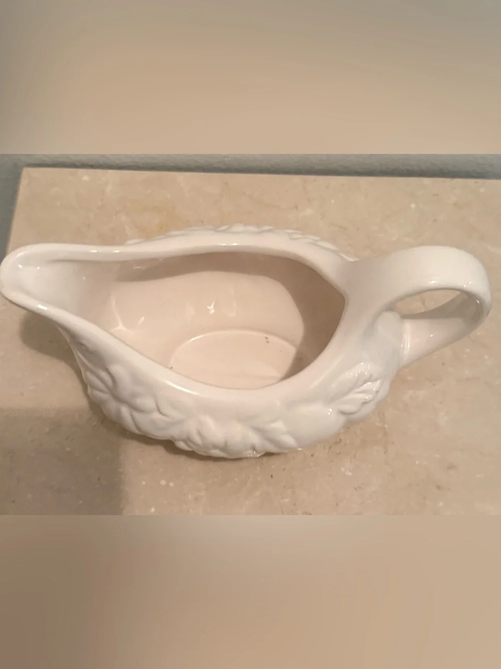 Tabletop Gallery Harvest Gravy boat holds 2 cups.